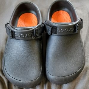 Croc non slip work shoe